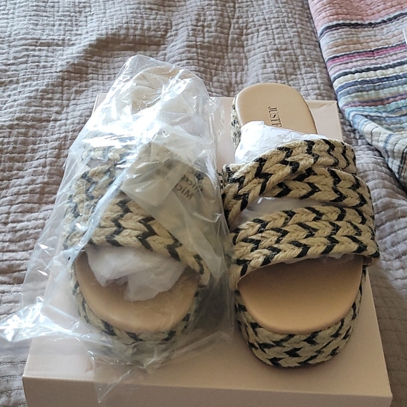 Island Hopping Black/Natural Flat Sandals - Picture 4 of 4